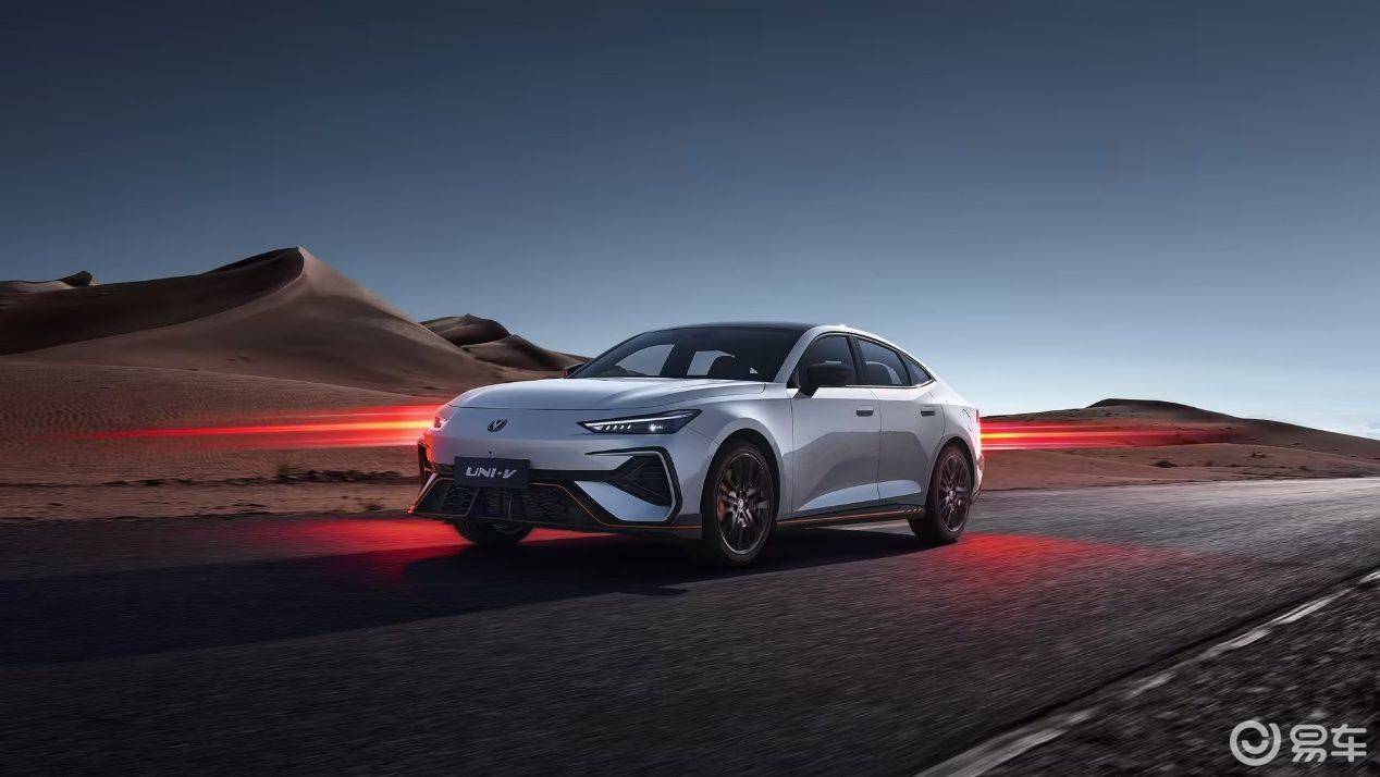 年轻人的全能轿跑搭子 第三代UNI-V9.79万元起售  第5张