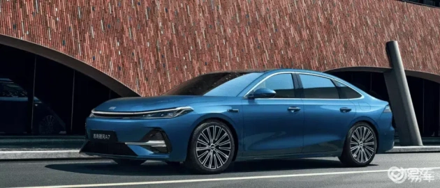 吉利银河A7插混新车型，售价8.18万，竞争热销插电车  第1张