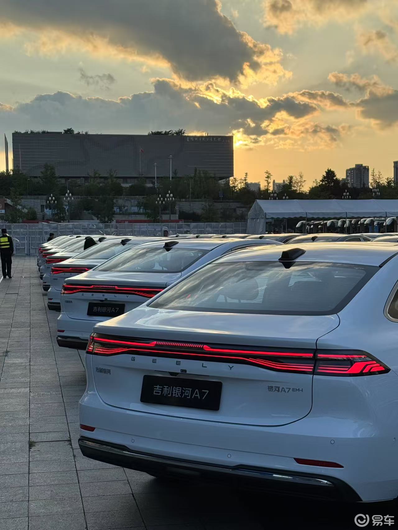 真系好抵买！吉利银河A7将加速电混家轿价值重构  第11张