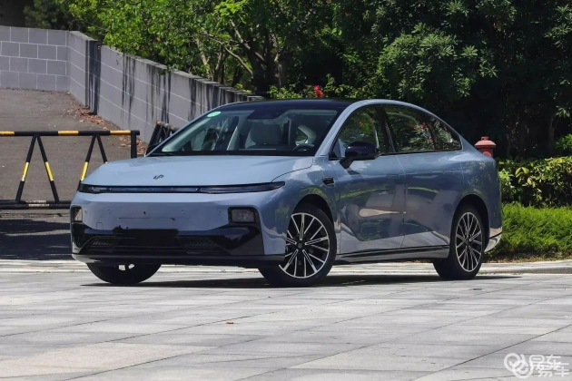 10万内，零跑B01 vs 秦PLUS EV：轻松比较