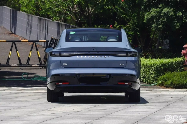 10万内，零跑B01 vs 秦PLUS EV：轻松比较  第5张