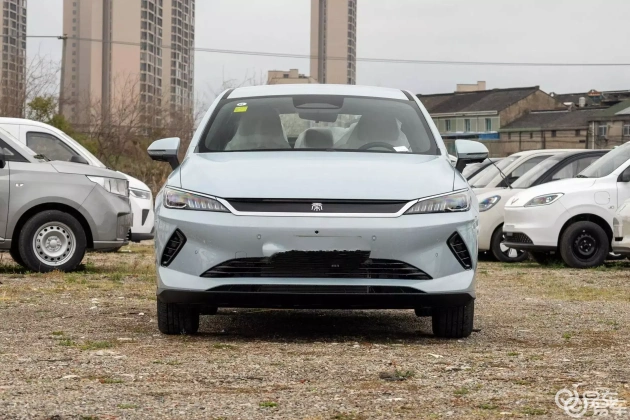 10万内，零跑B01 vs 秦PLUS EV：轻松比较  第6张