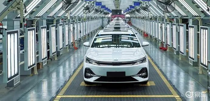 吉利银河A7上市即大定破万，仅因为便宜吗？  第6张