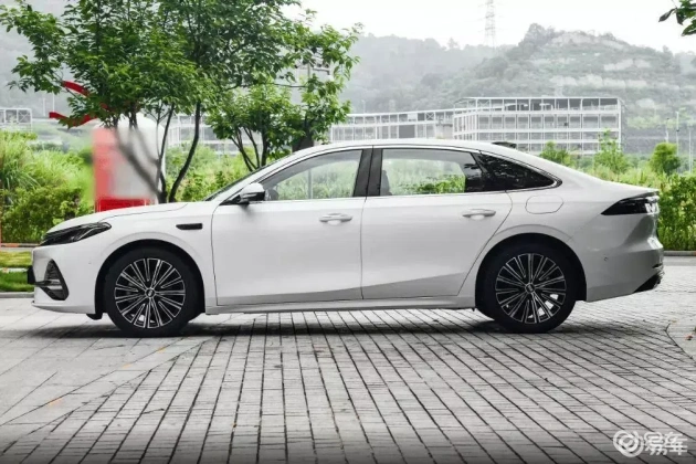 吉利新车型银河A7，超长续航2100km，亮点多多  第7张