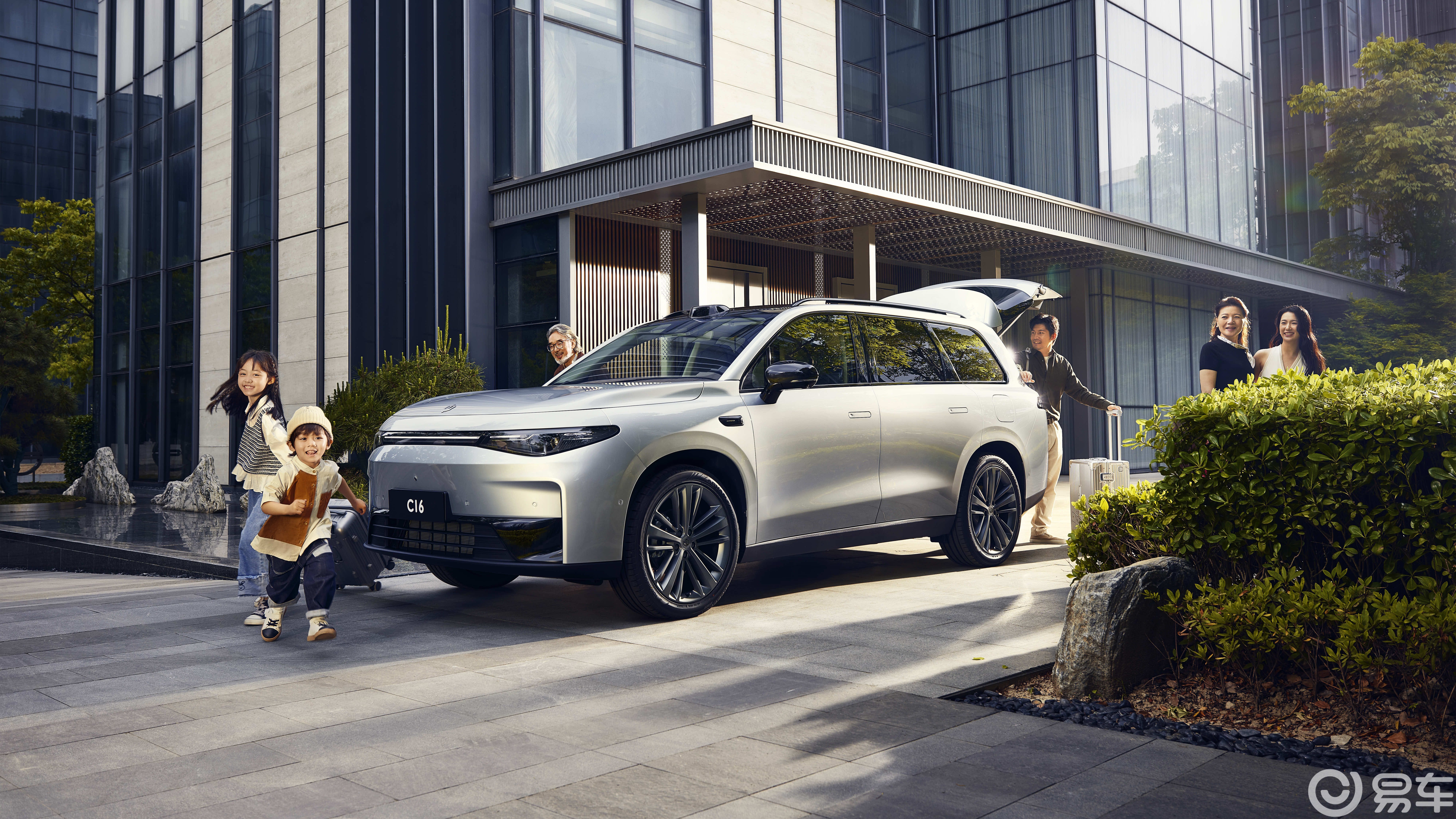 20万级大六座SUV！eπ008与零跑C16，谁更实用？  第2张
