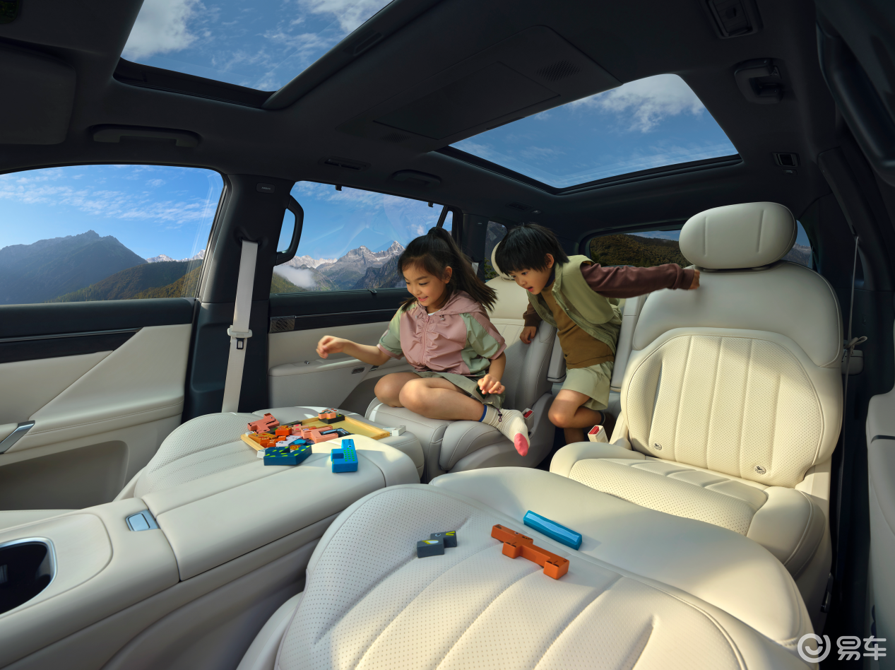 20万级大六座SUV！eπ008与零跑C16，谁更实用？  第5张