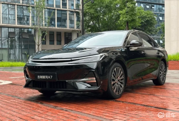 吉利银河A7插混中型车，8.18万起，挑战比亚迪秦L  第2张