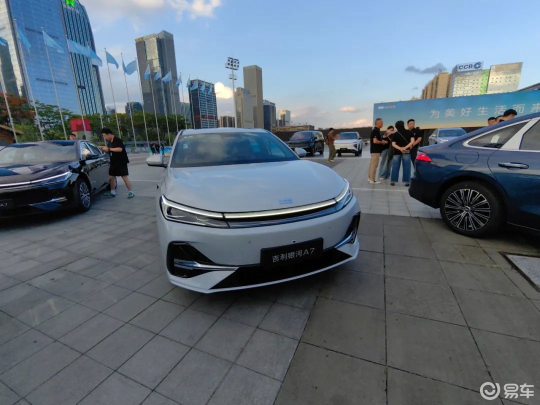 中型插混轿车吉利银河A7，限时价8.18万起  第4张