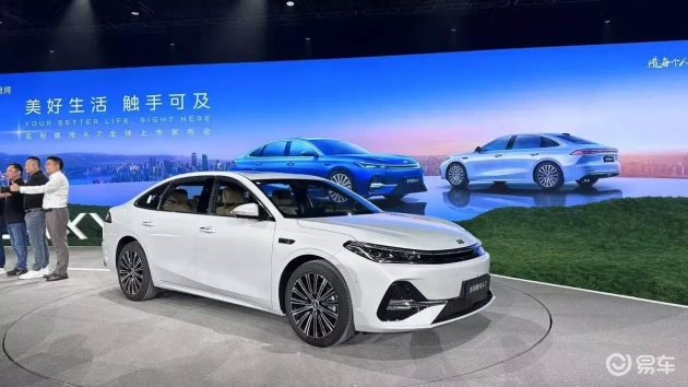 吉利银河A7电混家轿上市，续航2100公里，实力非凡  第4张