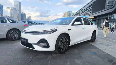 限时8.18万：吉利银河A7 7款配置车型究竟如何选择？  第4张