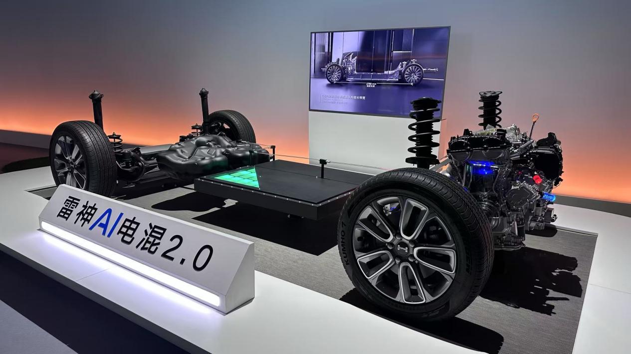 吉利银河A7上市，10万级电混家轿，续航达2100公里  第3张