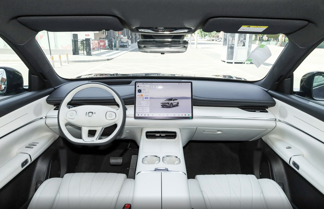 想买15万级家用SUV？续航、空间表现出色，这车了解一下  第2张