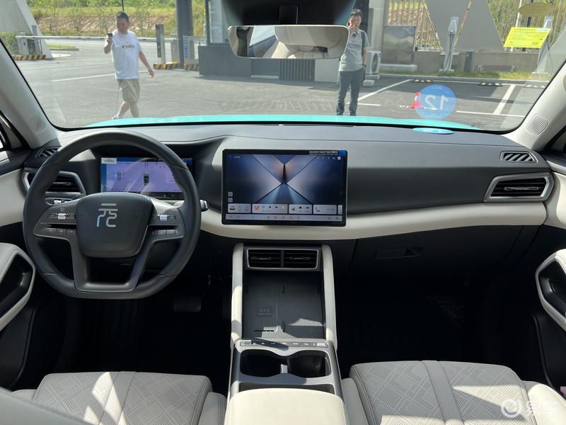比亚迪元UP 301KM领航型上市 售价7.48万元  第6张