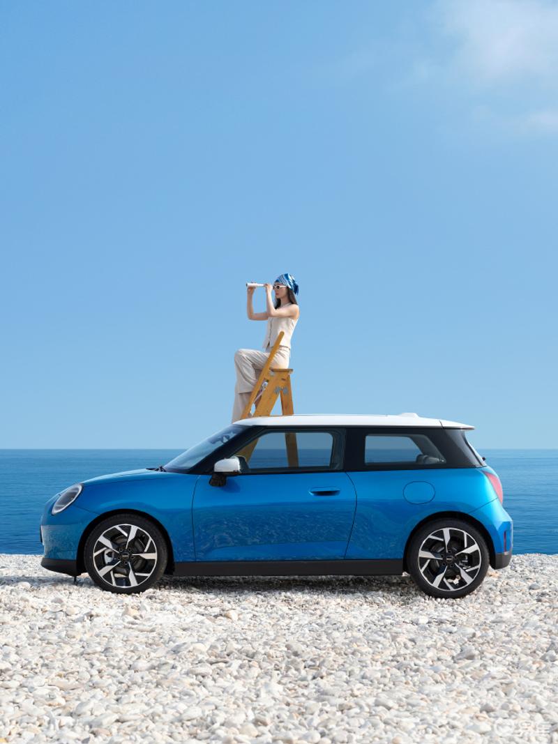 电动MINI COOPER推出海盐蓝限定配色 新车限时售20.68万元  第2张