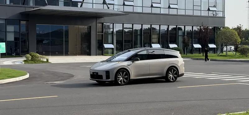 理想i8将于7月29日正式发布 定位家庭六座纯电SUV  第11张
