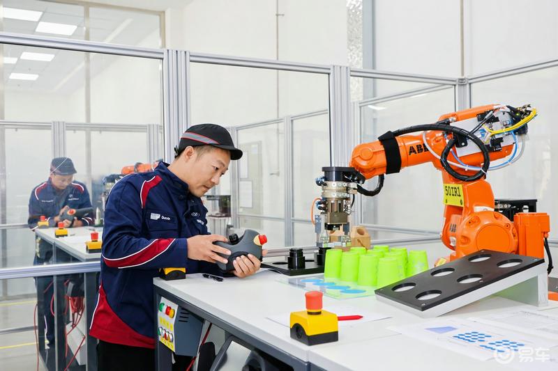 首款国产BMW新世代车型已在里达厂区下线并开启全面测试  第7张
