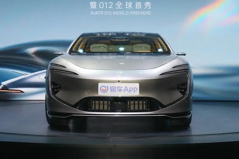 阿维塔012全球联名限量版展车现已陆续到店 售价70万元  第4张