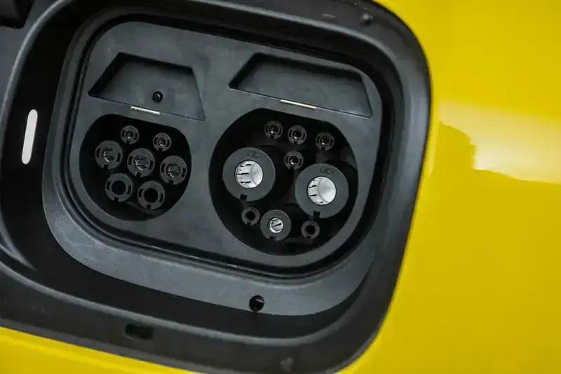 雷军：小米SU7 Ultra量产版正在挑战纽北赛道  第12张