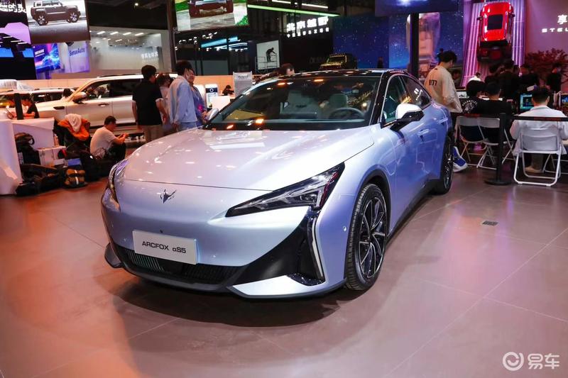 2025上海车展：2025款极狐阿尔法S5售价11.98万元起  第5张