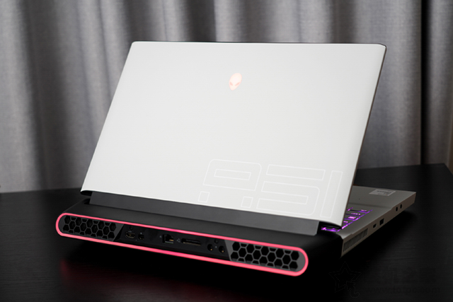 将i9 10900K塞入笔记本 ALIENWARE AREA-51M 2020版评测  第1张
