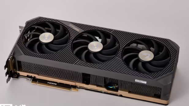 索泰RTX 5090 D v2显卡深度评测报告，包含核心参数解析与性能实测数据  第1张