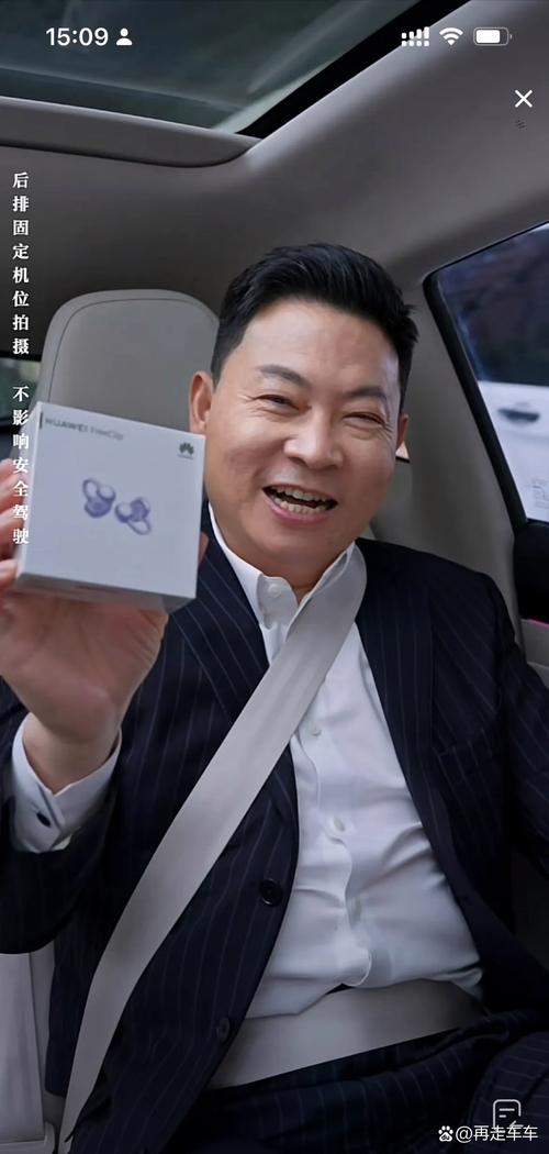 余承东现场玩转“巨幕手机”灵犀指向遥控非常给力 第2张 余承东现场玩转“巨幕手机”灵犀指向遥控非常给力 第2张