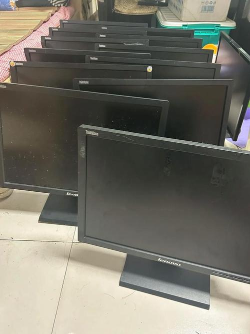 只有显示器也可以当电视用哦~电脑显示器秒变电视机使用，只需要根这样的线就可以了  第1张