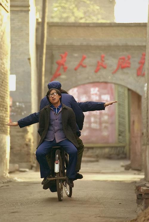 在贾樟柯的《一个桶》中iPhoneXS扮演了何种角色  第1张
