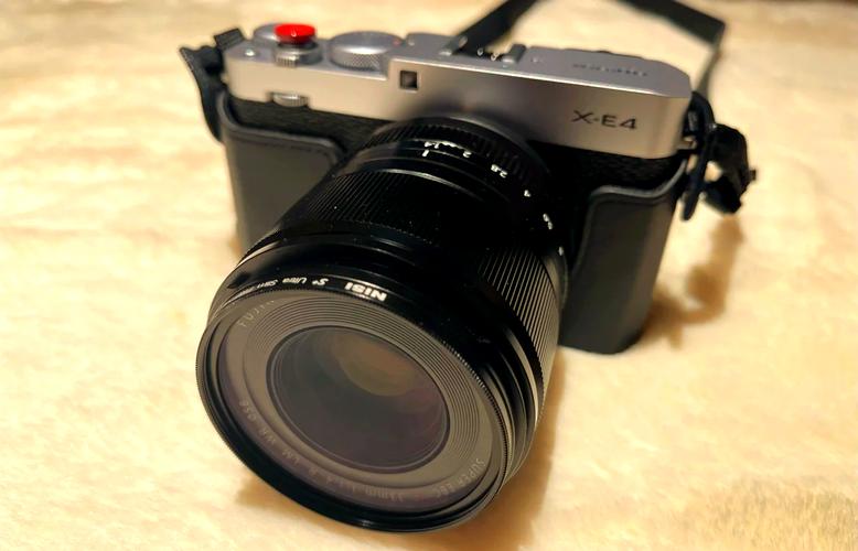 外型越来越徕卡 富士X-E4无反相机正式发布 搭配XF 27mm F2.8 R WR镜头  第2张