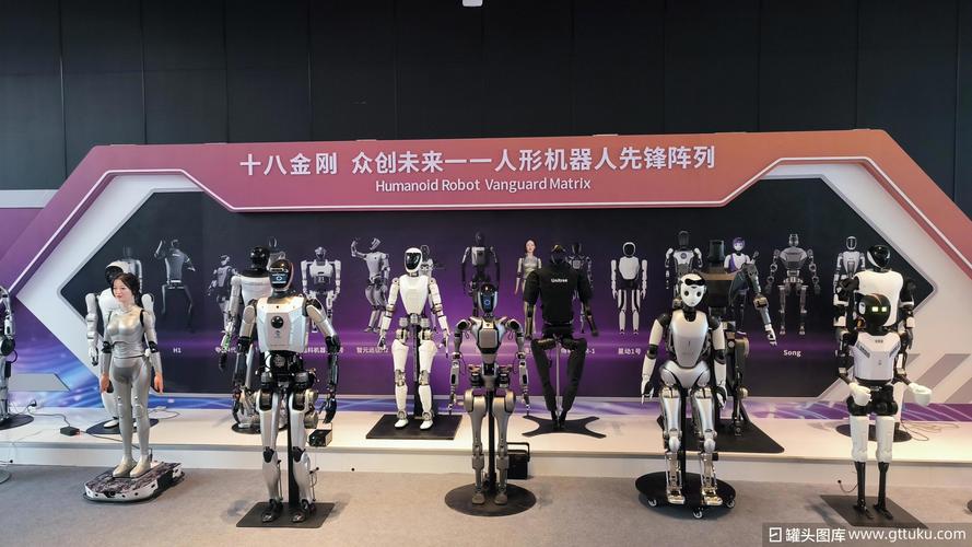 YOGO ROBOT携AI机器人亮相2024C3不动产运营及服务高峰论坛  第2张