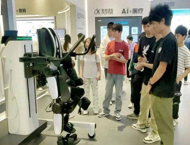 「科技赋能助残事业」深圳市残联调研迈步机器人,探索智能辅具新路径 第2张 「科技赋能助残事业」深圳市残联调研迈步机器人,探索智能辅具新路径 第2张