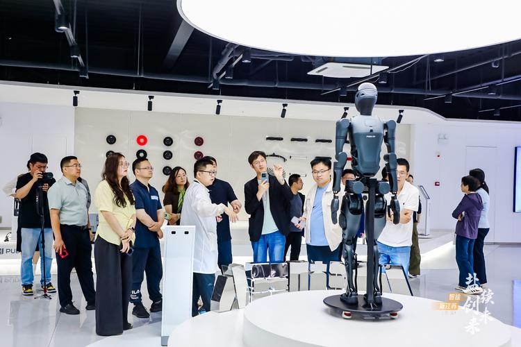 普渡机器人多款产品矩阵亮相上海两场展会 第2张 普渡机器人多款产品矩阵亮相上海两场展会 第2张