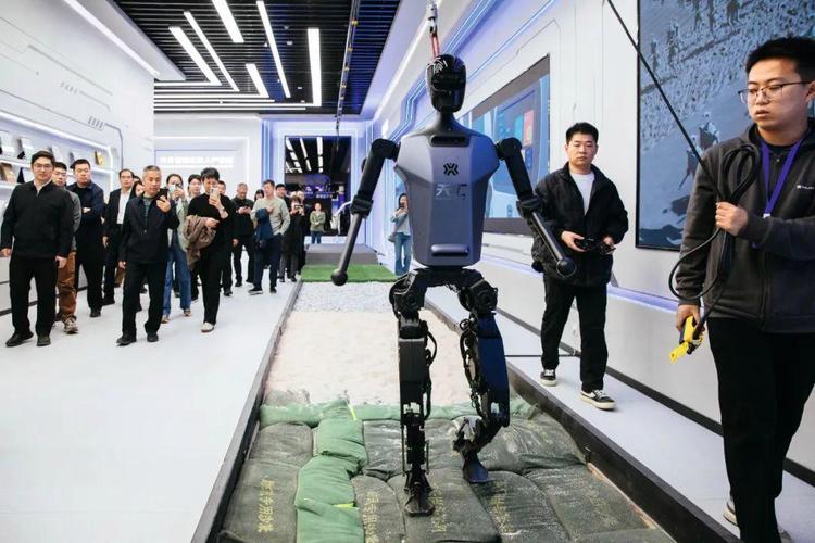 引发资本热?人形机器人产业化落地“痛点”待解 第2张 引发资本热?人形机器人产业化落地“痛点”待解 第2张