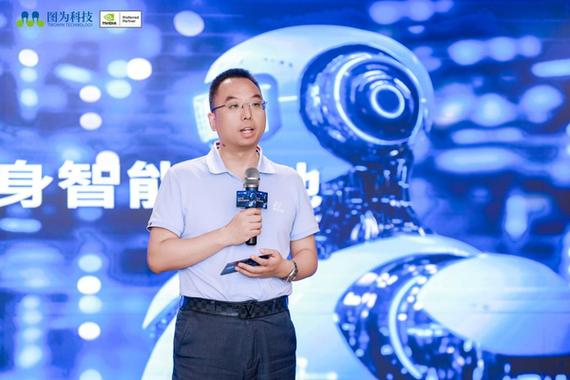 英伟达副总裁到访具身智能机器人创新中心  第1张