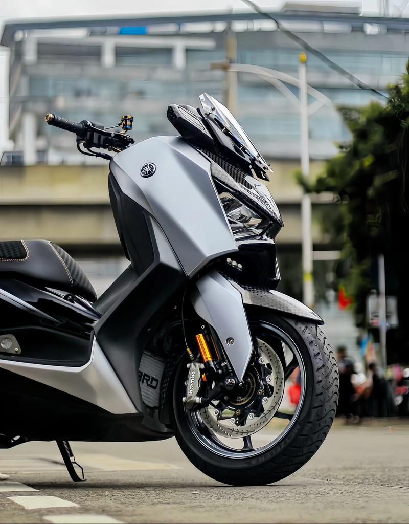 2021款雅马哈XMAX登场 外观小改更犀利  第2张