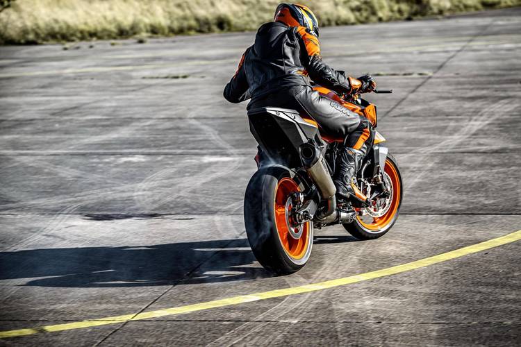 KTM 990 DUKE曝光 并列双缸发动机加身 第2张 KTM 990 DUKE曝光 并列双缸发动机加身 第2张