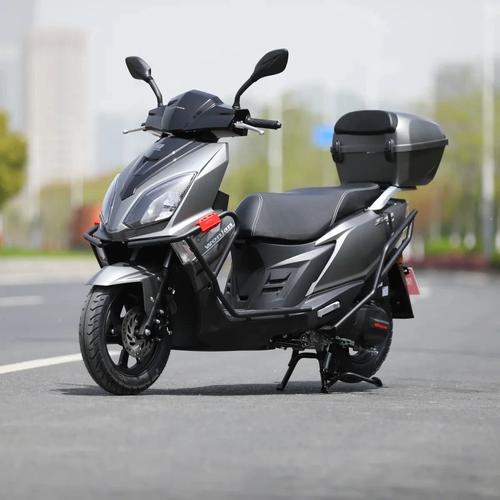 QJMOTOR 125踏板车曝光 目标直指UY125 第2张 QJMOTOR 125踏板车曝光 目标直指UY125 第2张