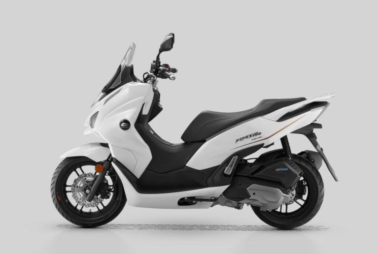 QJMOTOR鸿150正式上市 售价16999元起  第2张