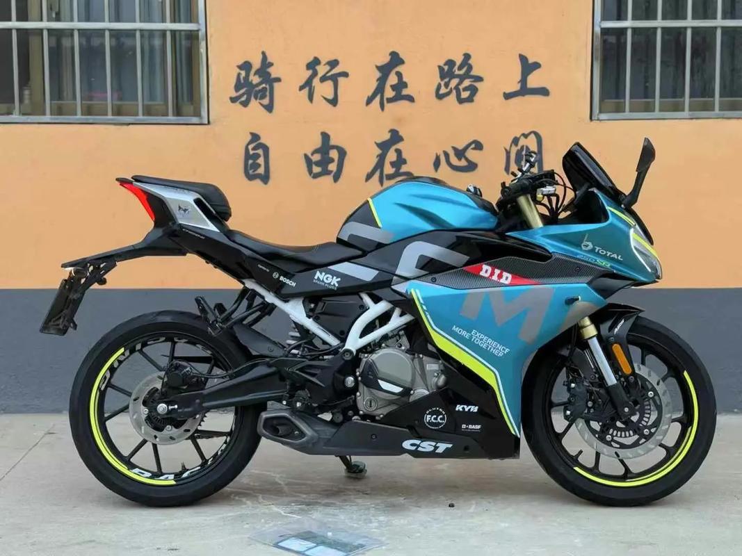 春风250SR赛道版MY22上市 售价21980元 第2张 春风250SR赛道版MY22上市 售价21980元 第2张