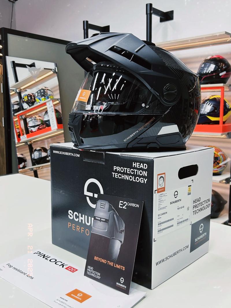 舒伯特全新C5 S3 E2头盔亮相北京摩展  第2张