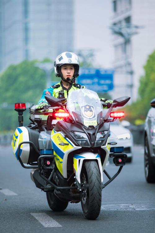 豪车云集 看看各国警察都骑什么摩托车 第2张 豪车云集 看看各国警察都骑什么摩托车 第2张