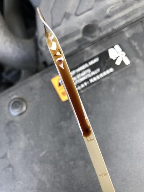 刚换的机油就黑了,机油黑了就必须换吗 第2张 刚换的机油就黑了,机油黑了就必须换吗 第2张