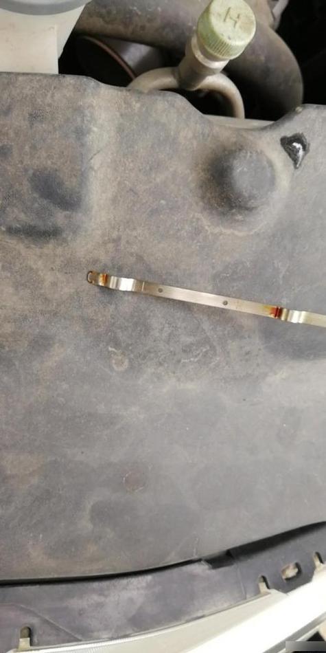 机油尺看不到机油但没报警,机油低于下限能不能跑 第1张 机油尺看不到机油但没报警,机油低于下限能不能跑 第1张