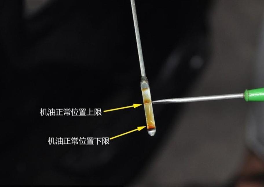 汽车机油尺怎么看图解?汽车机油尺标准位置图 第1张 汽车机油尺怎么看图解?汽车机油尺标准位置图 第1张