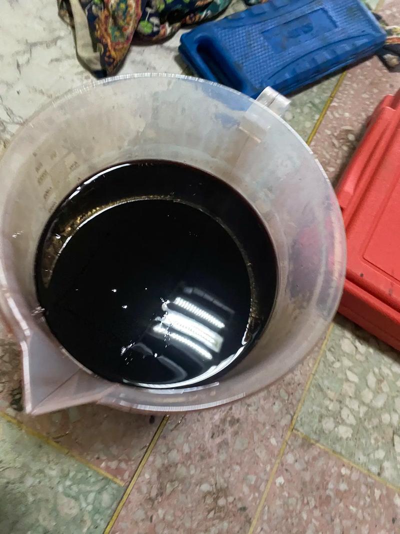 衣服上黑机油怎么去除小窍门?衣服沾到黑色的机油怎么洗掉 第1张 衣服上黑机油怎么去除小窍门?衣服沾到黑色的机油怎么洗掉 第1张