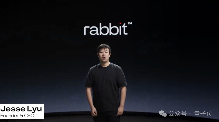 Rabbit R1买家秀翻车：问个问题比Siri还墨迹，响应速度远不及发布  第12张