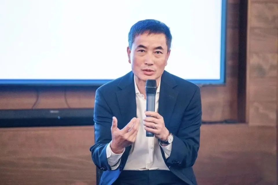 硅谷VC看生成式AI：做AI淘金热“卖水人”，应用层数据壁垒是重点  第1张