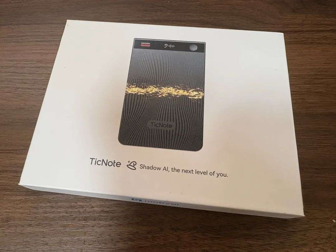 被iPhone逼急了，我决定花1499买了个AI录音卡片。  第3张