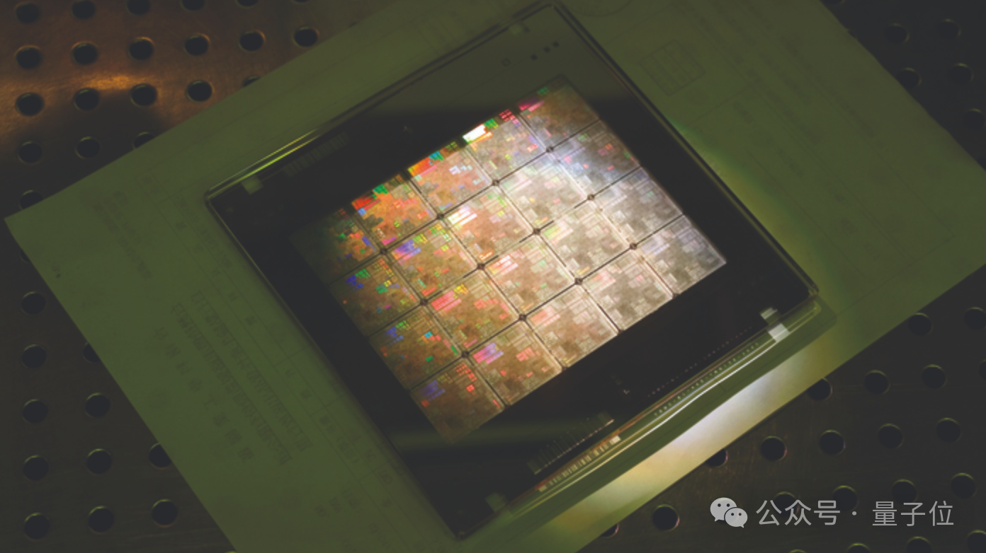 英伟达B200打破摩尔定律！老黄顺便公开GPT-4的秘密  第32张