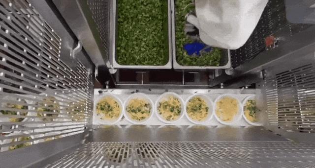 AI 在餐饮界也卷出了“萝卜快跑”，打饭比食堂阿姨手稳，炒菜接近大厨  第2张